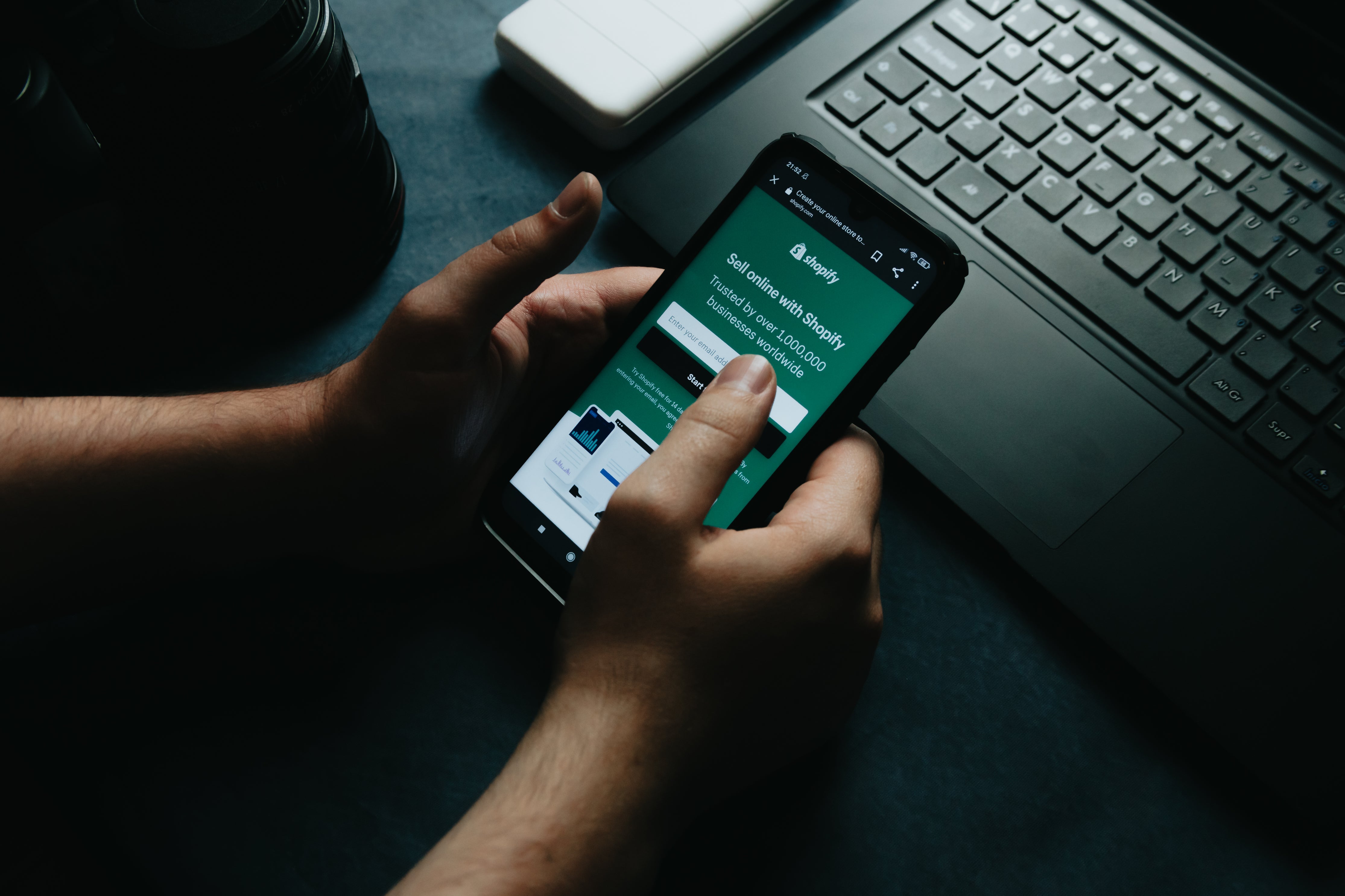 hands-hold-a-cellphone-showing-the-shopify